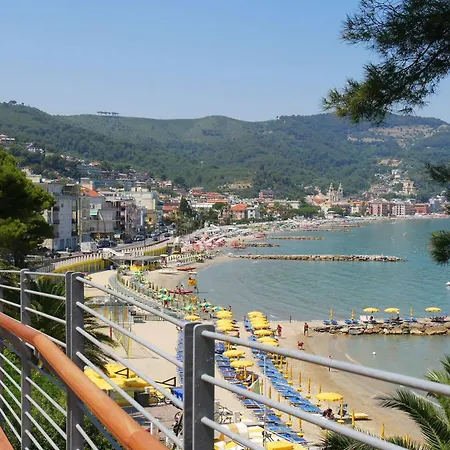 Apartament La Bergamina - Front - Happy *